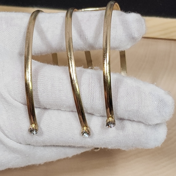 Bangle Wrist Bracelet color gold Metal/ Pre-owned EXCELLENT CONDITION - Picture 6 of 10